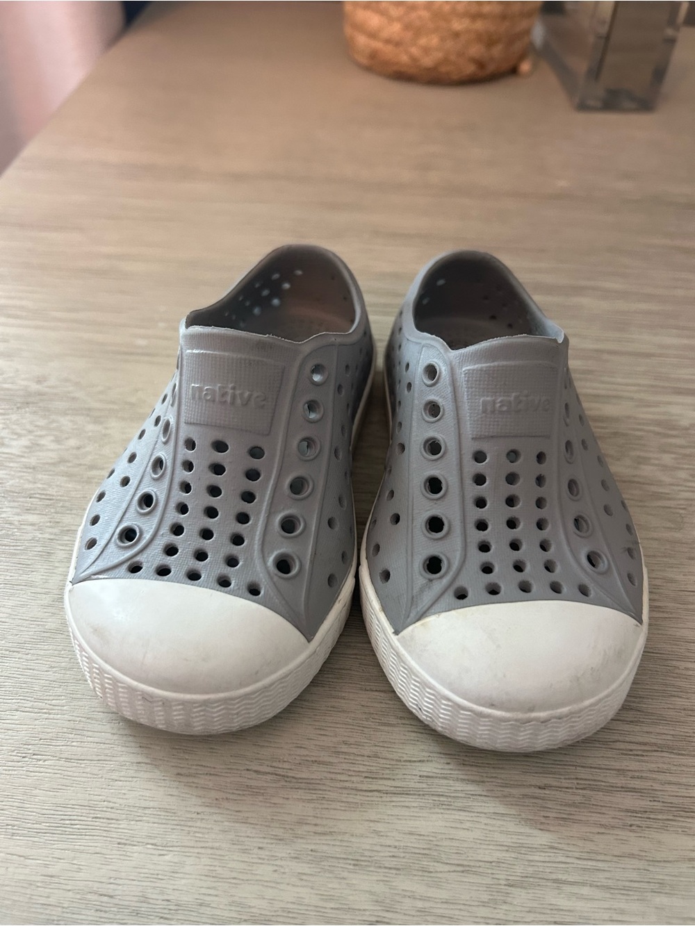 Native Jefferson Shoe Slip-On in Grey w